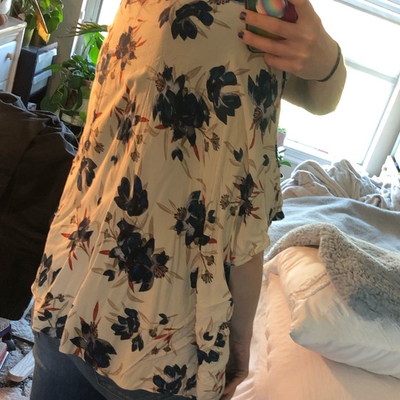 Aritzia Talula cream, orange and blue floral kimono - Picture 5 of 5